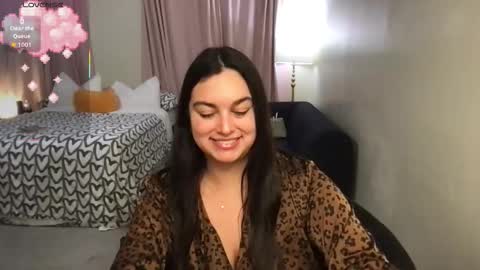 Tia online show from 10/20/25, 04:13