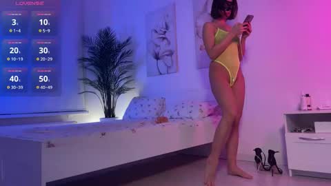 Snapshot of honey_wooman chatting on 02/22/26, 03:43 Mia online show from 02/22/26, 03:43