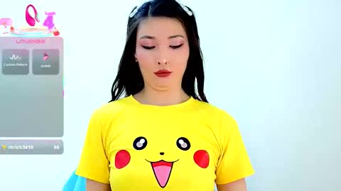 Snapshot of honey_yani chatting on 11/12/25, 12:00 yani online show from 11/12/25, 12:00