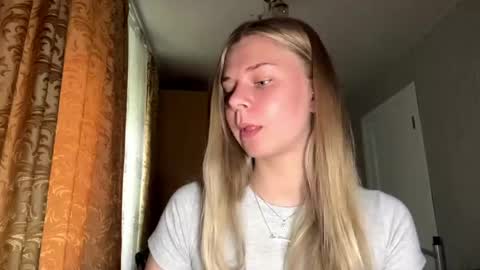 Snapshot of honeyaskren chatting on 06/01/26, 12:07 Klara online show from 06/01/26, 12:07