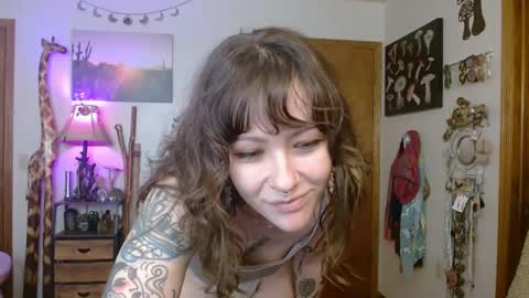 Snapshot of honeybeexo333 chatting on 12/19/24, 03:41 Honey Bee online show from 12/19/24, 03:41