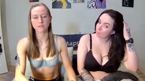 HoneyBeeXx69 online show from 06/03/26, 12:24