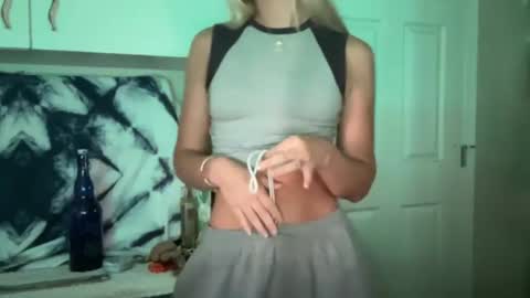 honeybun_z online show from 09/17/25, 09:16