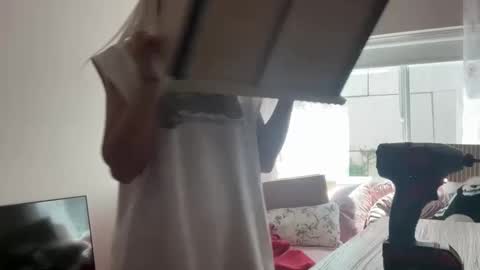 honeybun_z online show from 10/02/25, 11:45