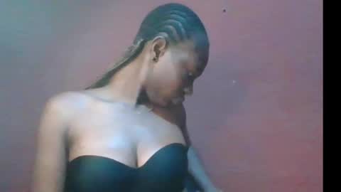 Snapshot of honeycee_petite chatting on 07/07/26, 07:18 anni online show from 07/07/26, 07:18