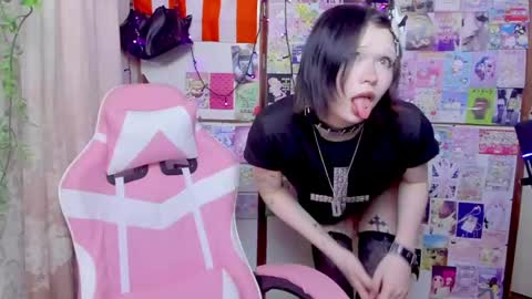 Mia online show from 06/06/26, 05:28