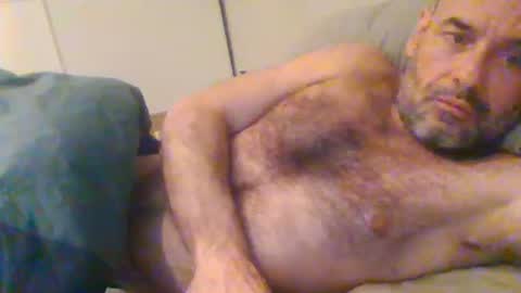 Snapshot of honeydaddyforyou chatting on 02/02/25, 01:12 honeydaddyforyou online show from 02/02/25, 01:12