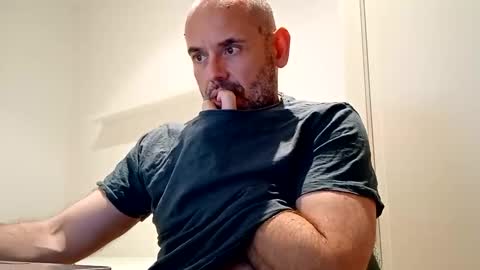 Snapshot of honeydaddyforyou chatting on 02/28/25, 03:59 honeydaddyforyou online show from 02/28/25, 03:59