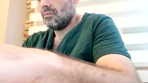 Snapshot of honeydaddyforyou chatting on 03/01/25, 05:16 honeydaddyforyou online show from 03/01/25, 05:16