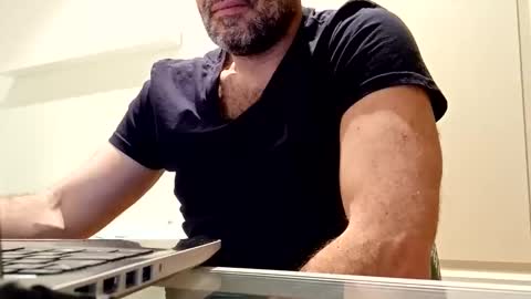 Snapshot of honeydaddyforyou chatting on 03/05/25, 09:26 honeydaddyforyou online show from 03/05/25, 09:26