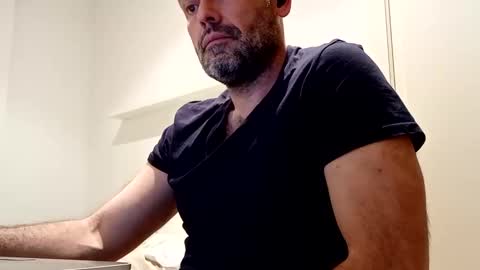 Snapshot of honeydaddyforyou chatting on 03/06/25, 03:24 honeydaddyforyou online show from 03/06/25, 03:24
