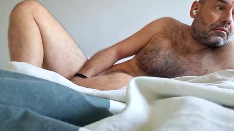 Snapshot of honeydaddyforyou chatting on 10/19/25, 07:31 honeydaddyforyou online show from 10/19/25, 07:31