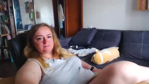 Snapshot of honeydewmolly chatting on 05/25/26, 08:53 HoneydewMolly online show from 05/25/26, 08:53