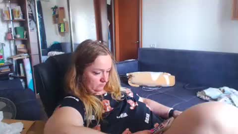 HoneydewMolly online show from 08/04/26, 09:45