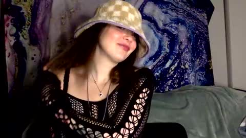 Snapshot of honeymagicxo chatting on 03/03/25, 01:42 honeymagicxo online show from 03/03/25, 01:42