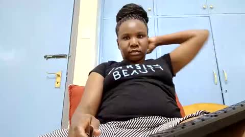 Snapshot of honeymuny chatting on 12/02/25, 06:47 Honeymuny online show from 12/02/25, 06:47