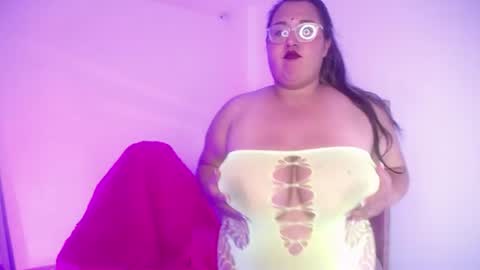 Snapshot of honeyqueenbbw chatting on 06/24/26, 01:37 Honney online show from 06/24/26, 01:37