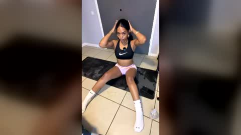 Snapshot of honeyrayxx chatting on 07/21/26, 06:27 honeyrayxx online show from 07/21/26, 06:27