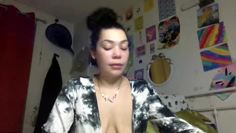 Snapshot of honeyruby chatting on 12/16/25, 04:17 Ruby Sparks online show from 12/16/25, 04:17