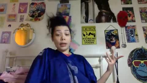 Snapshot of honeyruby chatting on 12/16/25, 04:23 Ruby Sparks online show from 12/16/25, 04:23