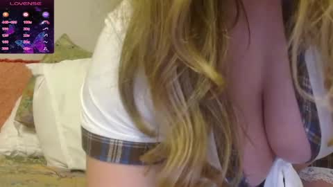 Snapshot of honeyvalerie chatting on 12/13/24, 08:20 Val online show from 12/13/24, 08:20