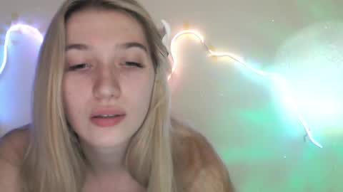 honeyveil online show from 05/26/26, 11:17