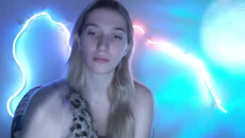 honeyveil online show from 06/05/26, 05:18