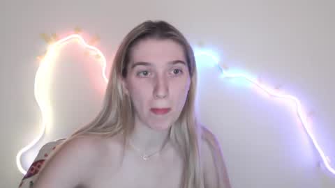 honeyveil online show from 06/19/26, 12:20