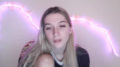 honeyveil online show from 07/08/26, 11:15