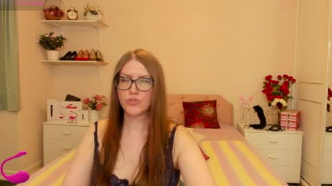 honeywinexs online show from 07/03/26, 01:50