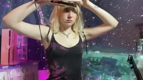 Emi Rose online show from 01/17/25, 12:10