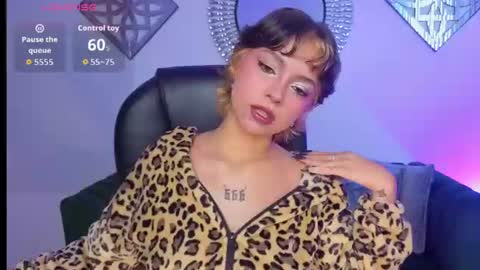 Snapshot of honeyy_taylor chatting on 07/14/26, 02:23 honeyy_taylor online show from 07/14/26, 02:23