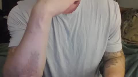 Snapshot of honorablyrespectedgent chatting on 10/17/25, 04:04 Andrew online show from 10/17/25, 04:04