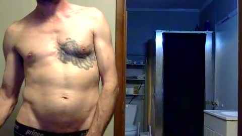 Snapshot of hoodedcricket chatting on 04/18/26, 02:48 hoodedcricket online show from 04/18/26, 02:48