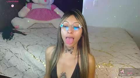 Snapshot of hoolly_jones chatting on 10/17/25, 03:03 Hoollly Jones online show from 10/17/25, 03:03