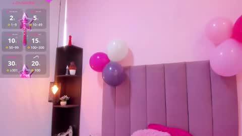 Snapshot of hoollyhendrix chatting on 11/05/25, 08:31 holly online show from 11/05/25, 08:31