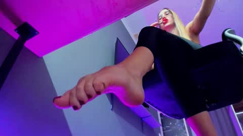 hooot_blonde777 online show from 10/03/25, 11:46