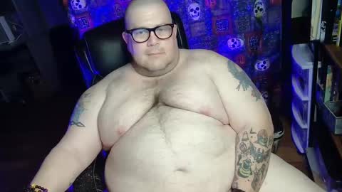 Snapshot of hoosierdaddyxl chatting on 09/19/25, 04:14 Sir online show from 09/19/25, 04:14