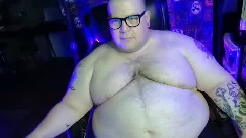 Snapshot of hoosierdaddyxl chatting on 10/15/25, 04:12 Sir online show from 10/15/25, 04:12