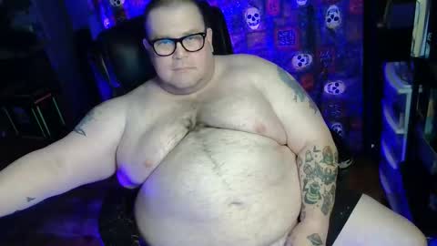 Snapshot of hoosierdaddyxl chatting on 10/29/25, 04:53 Sir online show from 10/29/25, 04:53