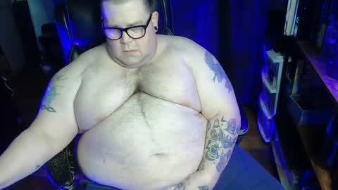 Snapshot of hoosierdaddyxl chatting on 12/01/25, 08:14 Sir online show from 12/01/25, 08:14