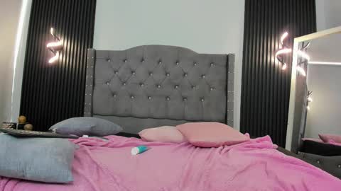 Snapshot of hoot_booys_ chatting on 10/27/25, 03:16 hoot_booys_ online show from 10/27/25, 03:16