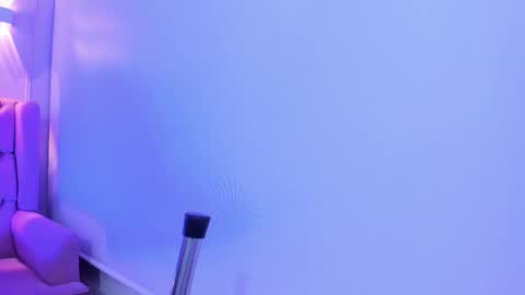 Snapshot of hoot_booys_ chatting on 10/31/25, 09:05 hoot_booys_ online show from 10/31/25, 09:05