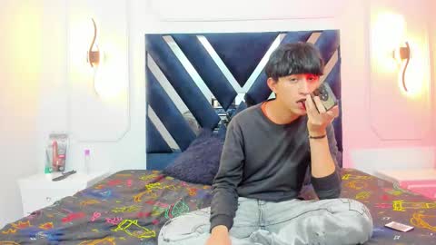 Snapshot of hoot_booys_ chatting on 11/17/25, 03:23 hoot_booys_ online show from 11/17/25, 03:23