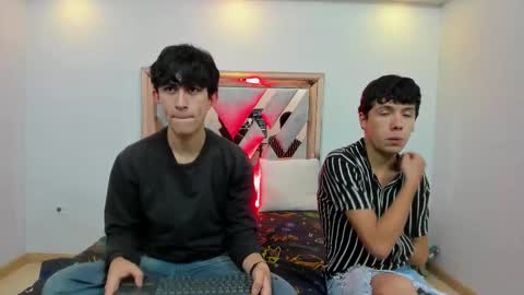 Snapshot of hoot_booys_ chatting on 11/24/25, 07:57 hoot_booys_ online show from 11/24/25, 07:57