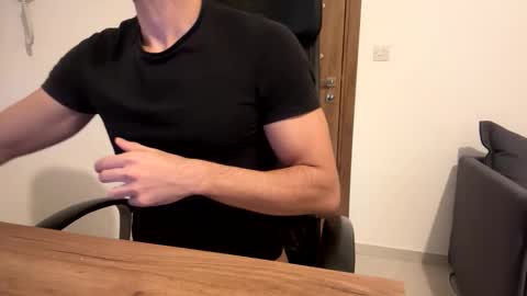 Snapshot of hornboy43 chatting on 11/21/25, 08:51 Oliver Saints online show from 11/21/25, 08:51