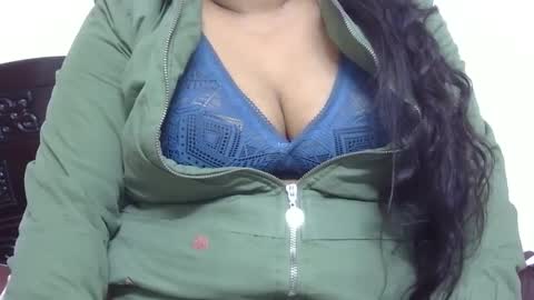Snapshot of horneydesibabe chatting on 12/14/24, 05:03 horneydesibabe online show from 12/14/24, 05:03