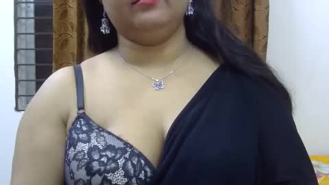 Snapshot of horneydesibabe chatting on 12/31/24, 02:36 horneydesibabe online show from 12/31/24, 02:36