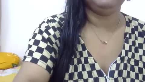 Snapshot of horneydesibabe chatting on 01/11/25, 08:33 horneydesibabe online show from 01/11/25, 08:33