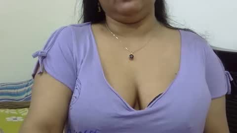 Snapshot of horneydesibabe chatting on 01/15/25, 07:44 horneydesibabe online show from 01/15/25, 07:44